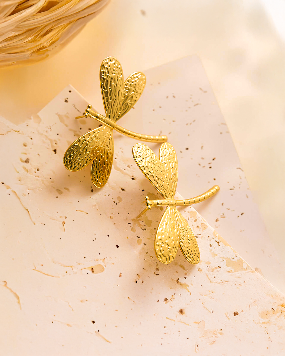 Dragonfly stud Image 4