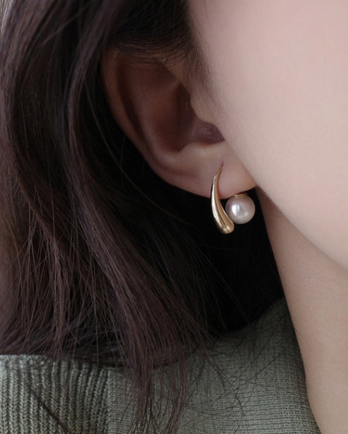 Elowen Pearl Hoop Image 2