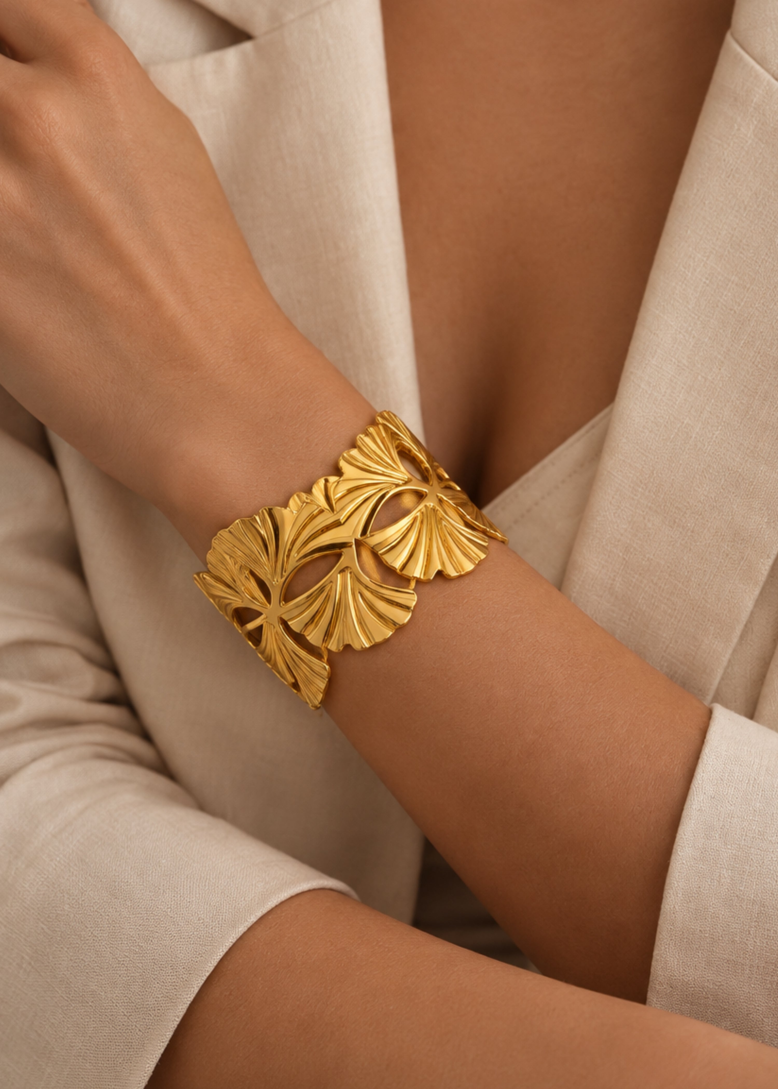 Leaf cuff bracelet Image 3