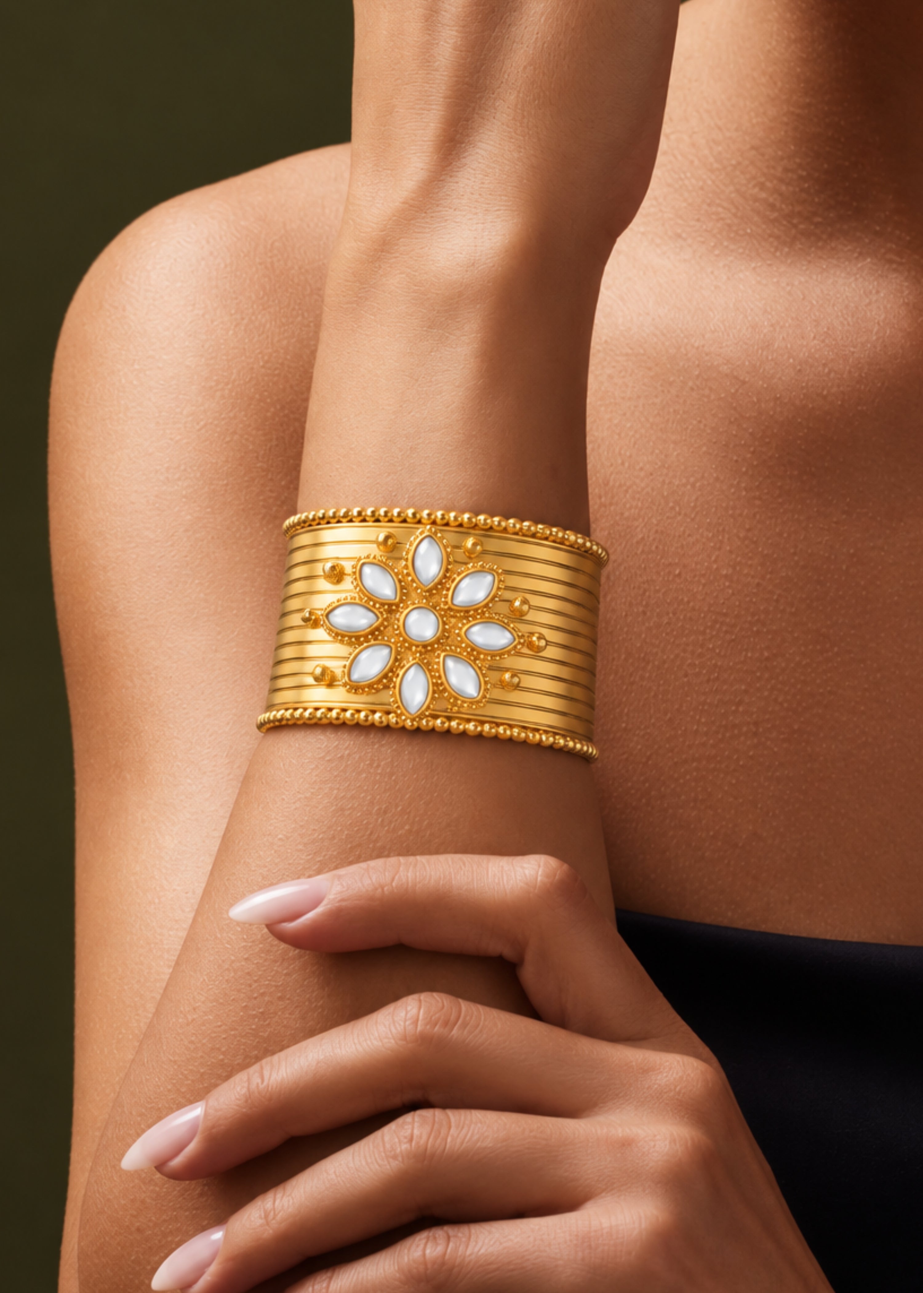 Aura cuff bracelet Image 2